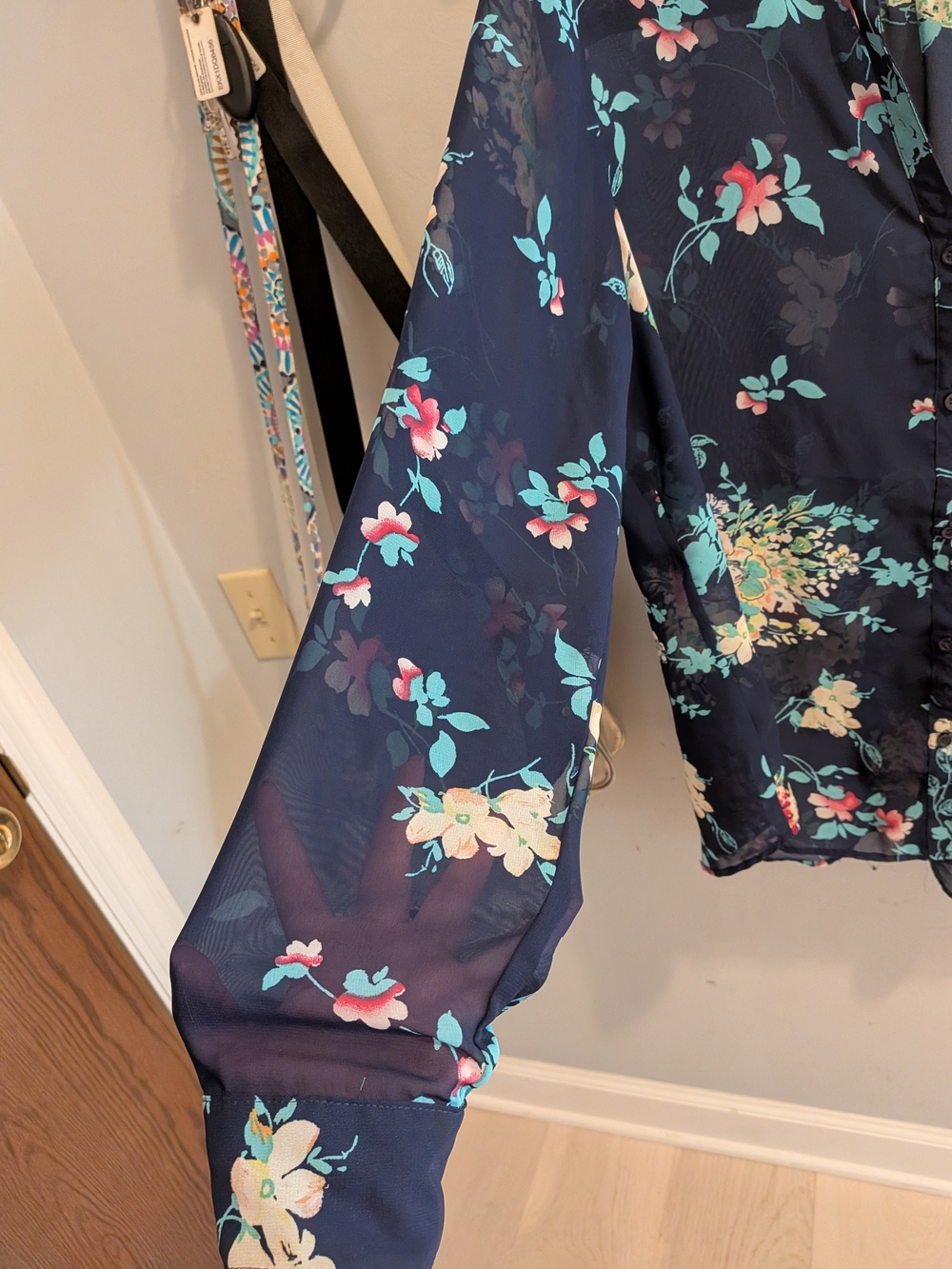 Kut from the Kloth Navy Floral Button-Up Blouse - Picture 4 of 5